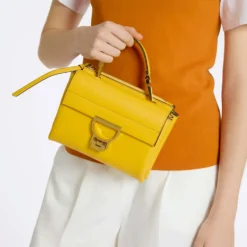 Borsa Donna a Mano con Tracolla COCCINELLE Linea Arlettis in Pelle colore Soleado