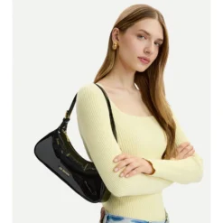 Borsa Donna a Spalla LOVE MOSCHINO in Ecopelle Effetto Vernice Nera