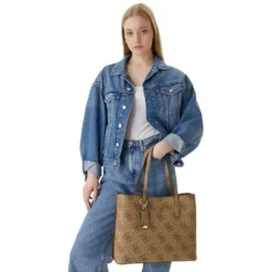 Borsa Donna a Spalla Shopper GUESS Linea Meridian colore Latte Logo