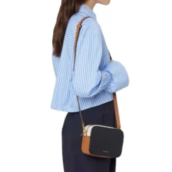 Borsa Donna a Tracolla COCCINELLE Linea Tebe Colore Sandshell - Pearl - Seagrass