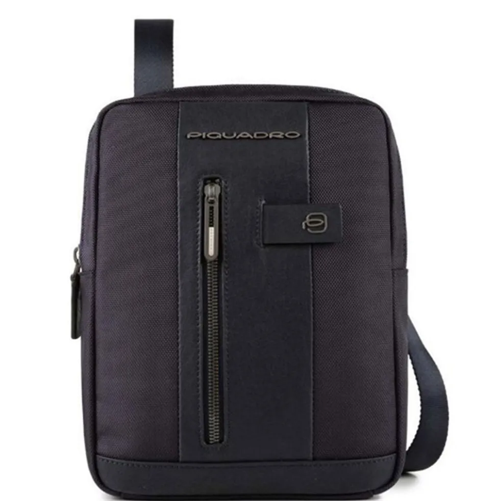 Borsello Organizzato Piquadro in Tessuto e Pelle di Colore Blu Porta iPad - CA1816BR2 Linea Brief
