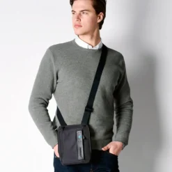 Borsello Uomo PIQUADRO a Tracolla con porta iPadmini - CA3084P16 in Tessuto Chevron - Blu