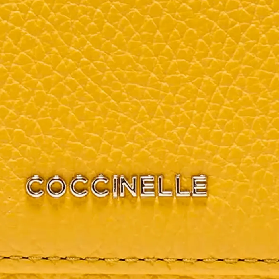 Portafoglio Piccolo COCCINELLE in Pelle Martellata Linea Metallic Soft colore Soleado