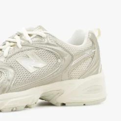 Sneakers Running Donna NEW BALANCE 530 in Tessuto Sintetico e Mesh Gold Metallic e Linen