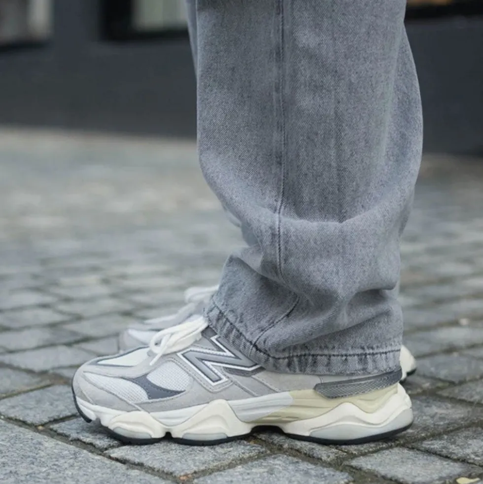 Sneakers Running NEW BALANCE 9060 in Suede e Tessuto Rain Cloud Castlerock e White