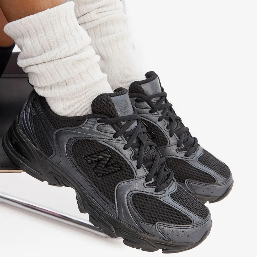 Sneakers Running Unisex NEW BALANCE 530 in Tessuto Sintetico e Mesh Nero