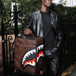 Trolley Cabina Semirigido 4 Ruote SPRAYGROUND stampa Sawtooth Sharks in Paris